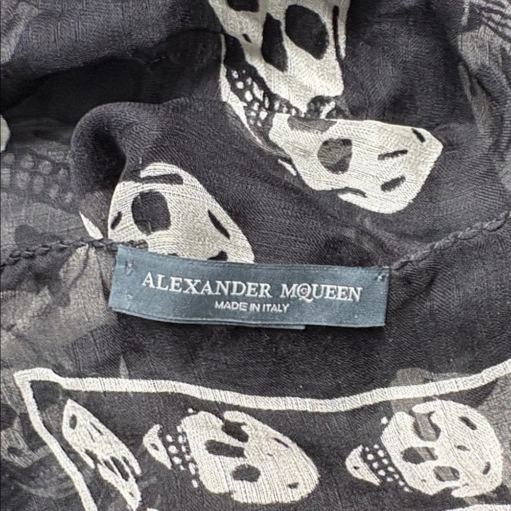 Alexander McQueen Silk Skull Scarf - Picture 9 of 11